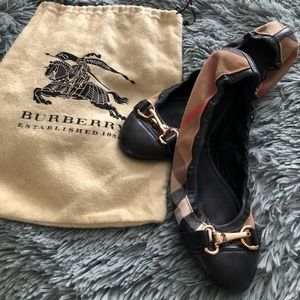 *Brand New* Burberry flats with dust bag